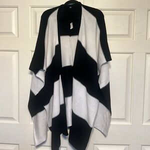 Women’s black and white waffle knit wrap